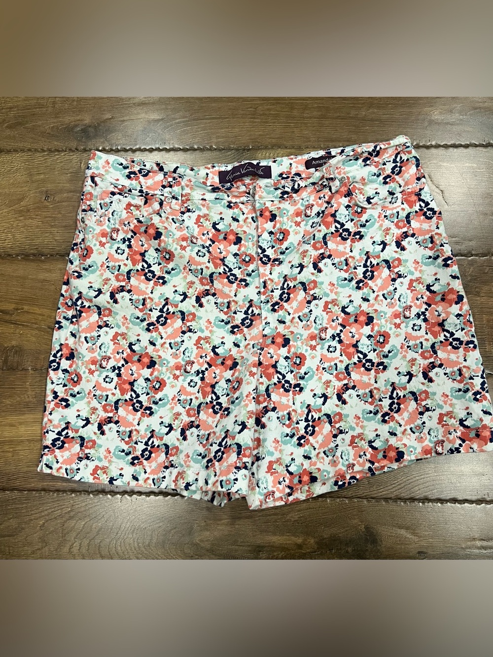 Gloria Vanderbilt Coral, Navy & Mint Floral Jean Shorts size 16